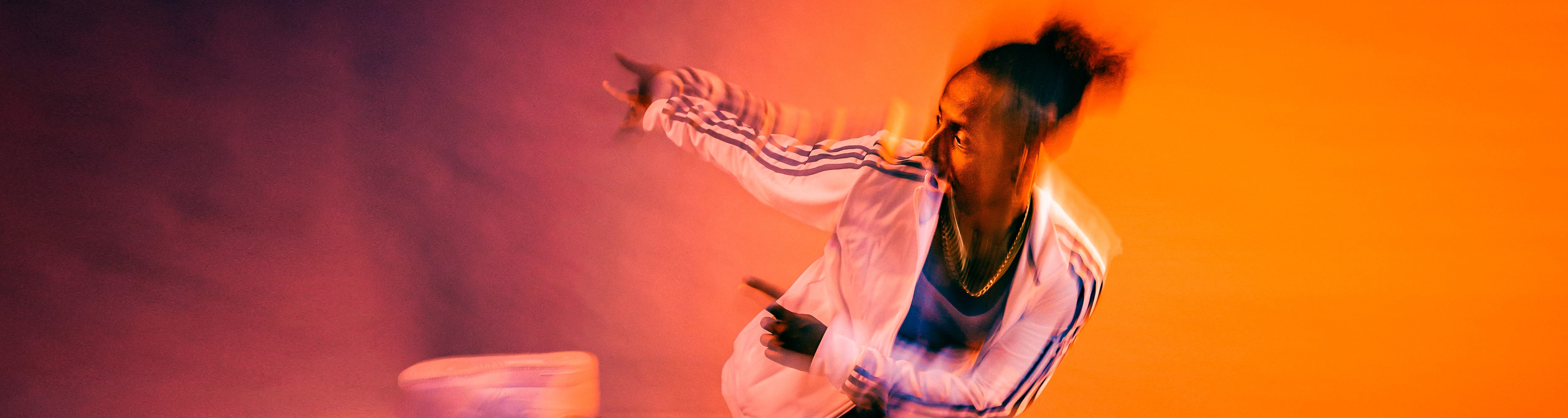 Meni mid-movement